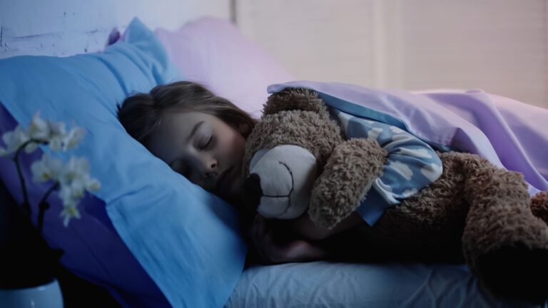 寝る子は育つ:子供の睡眠の質を上げるための4つの習慣