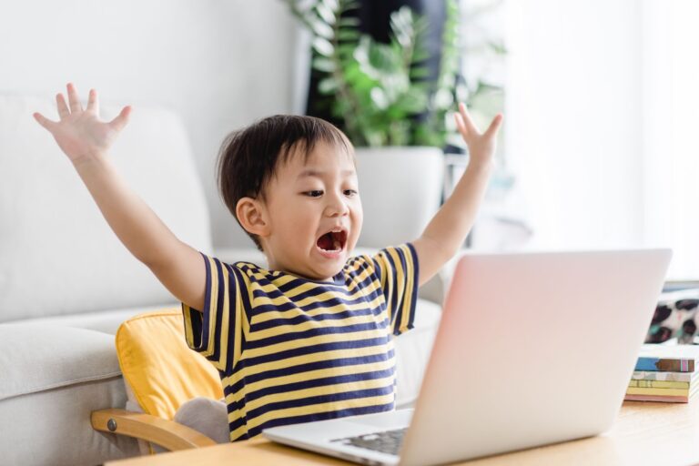 어린이가 집에서 혼자 영어회화 실력을 늘릴 수 있는 효과적인 방법은?