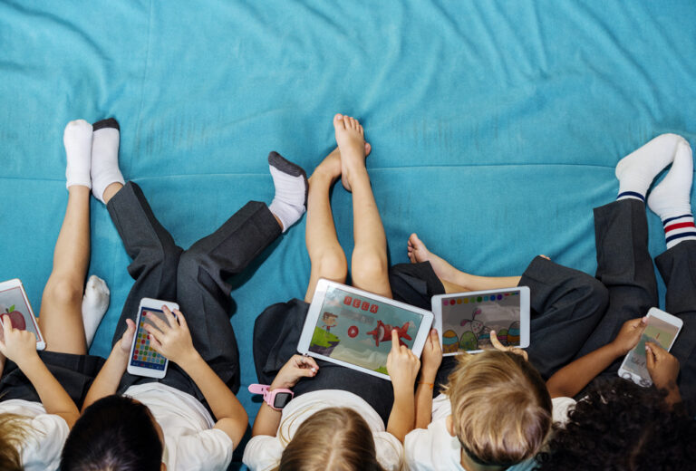 <strong>10 activități pentru copii pentru un timp de ecran distractiv și educațional</strong>